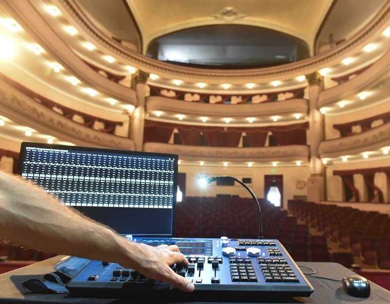 Cartelera de espectáculos en el Teatro Municipal