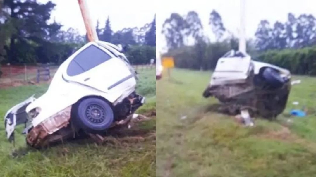 Impactante accidente: un conductor murió tras chocar contra un poste en la ruta y el auto se partió a la mitad