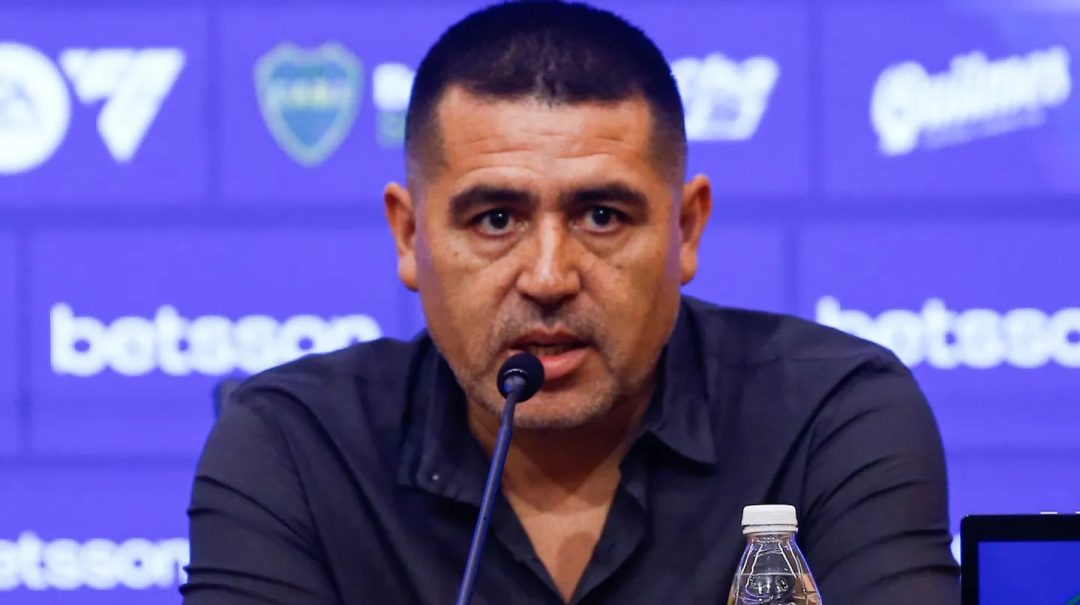 El chat que expondría que Juan Román Riquelme estaba al tanto del abuso sexual del ex DT de Boca: “El 1 sabía”