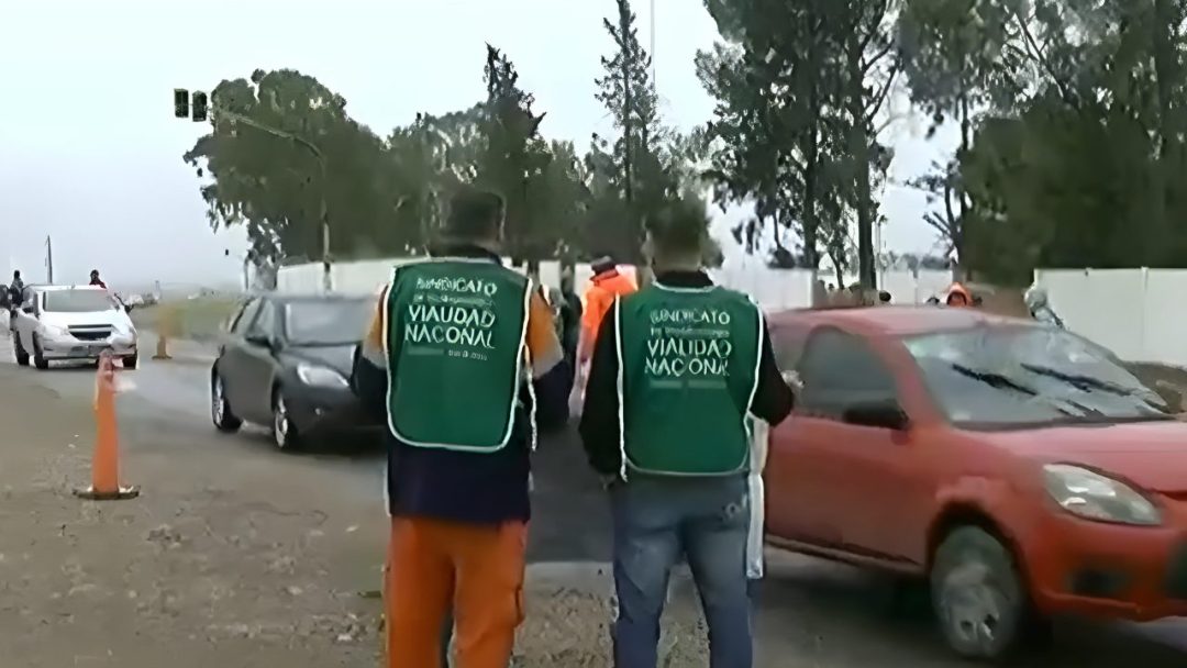 Despidos en Vialidad Nacional: trabajadores protestaron en la Avenida 14 de julio