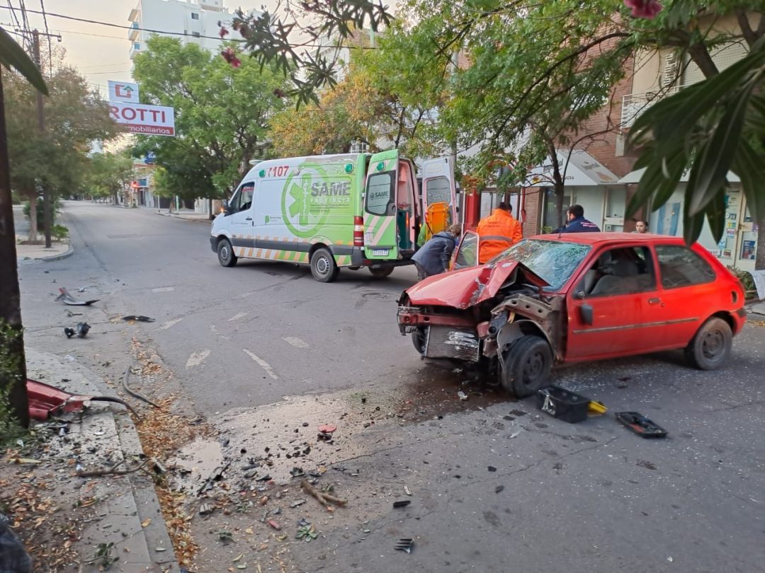 Un joven de 27 años murió tras un choque contra una columna