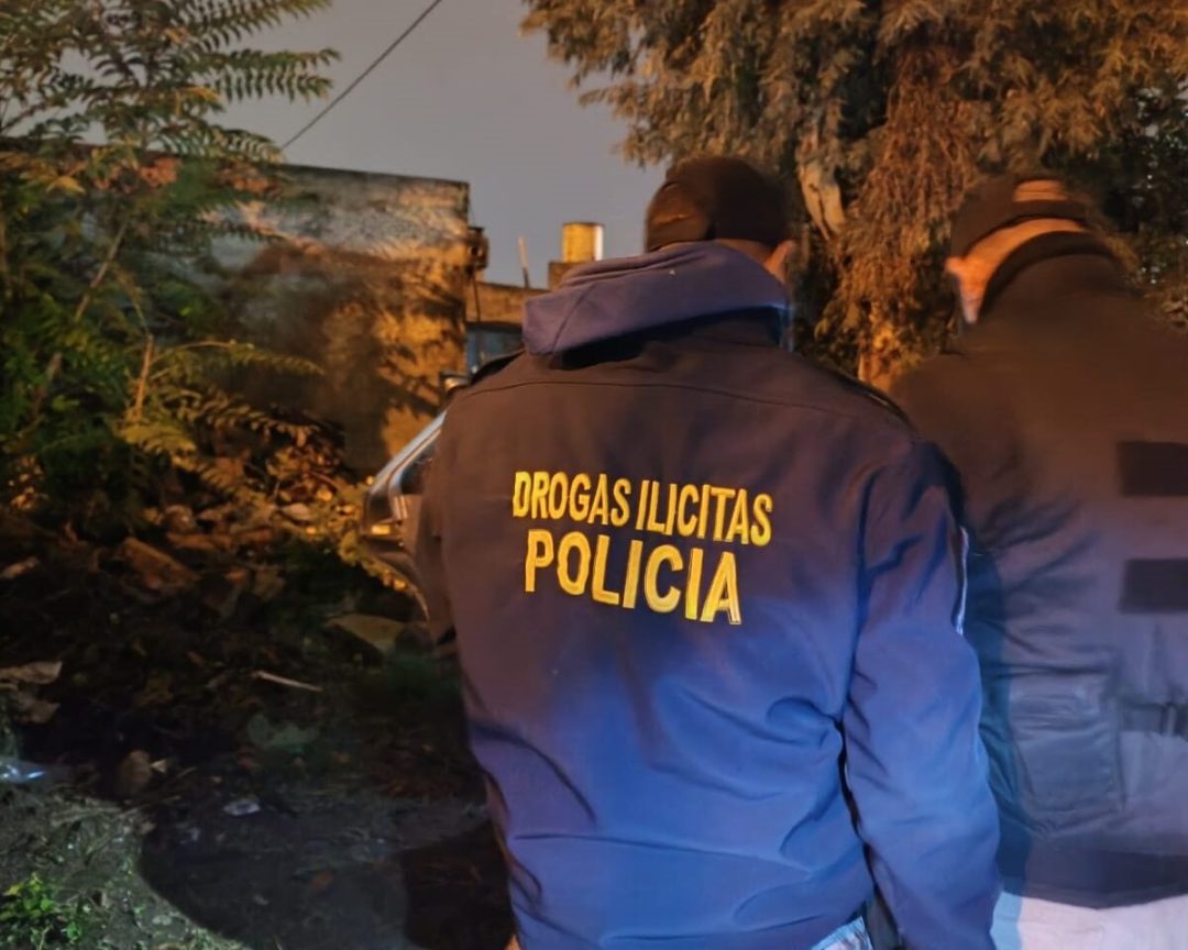 Un hombre fue aprehendido por tener marihuana y cocaína para la venta