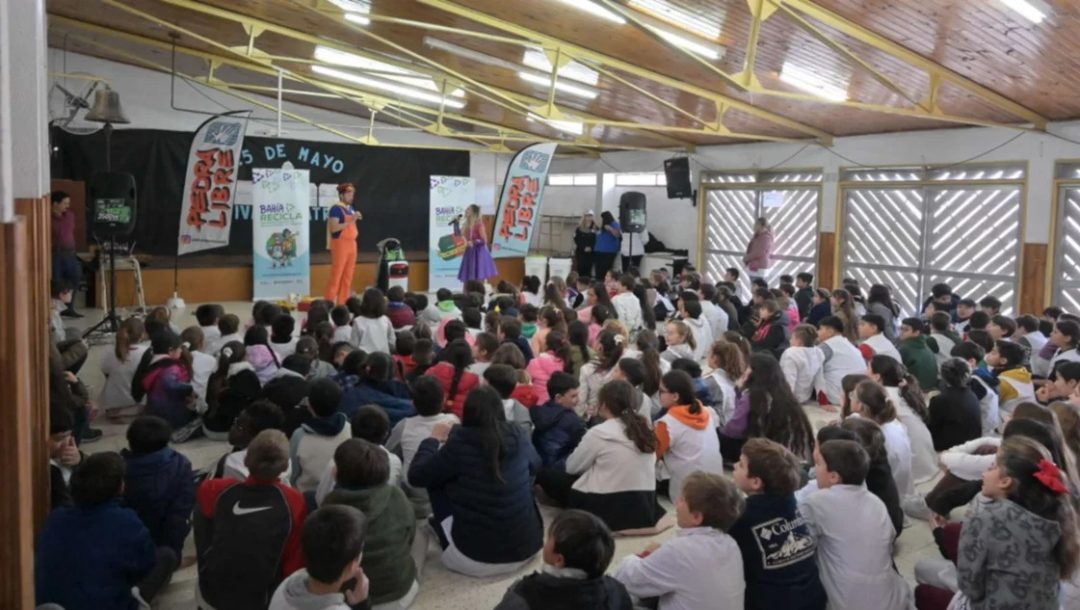 En dos meses Bahía Recicla llegó a 17 escuelas y más de 3100 alumnos aprendieron sobre el cuidado ambiental