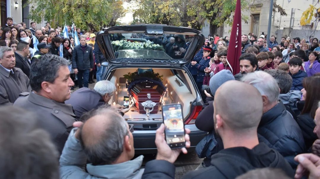 El último adiós al Flaco Traverso en Ramallo: amigos, familiares y rivales en una ceremonia conmovedora