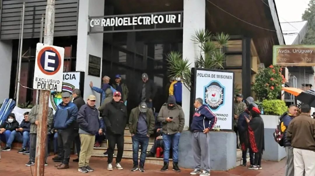 El gobierno de Misiones llegó a un acuerdo salarial con la Policía, que levantó la protesta tras más de 10 días de tensión