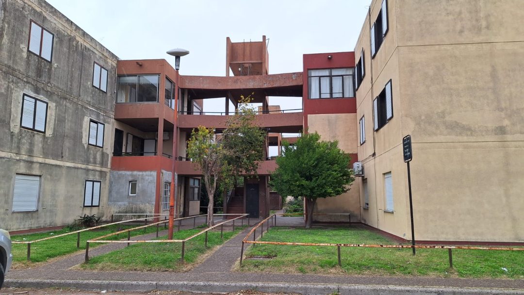 El estado de salud del hombre que cayó al vacío en un monoblock del Barrio Vialidad