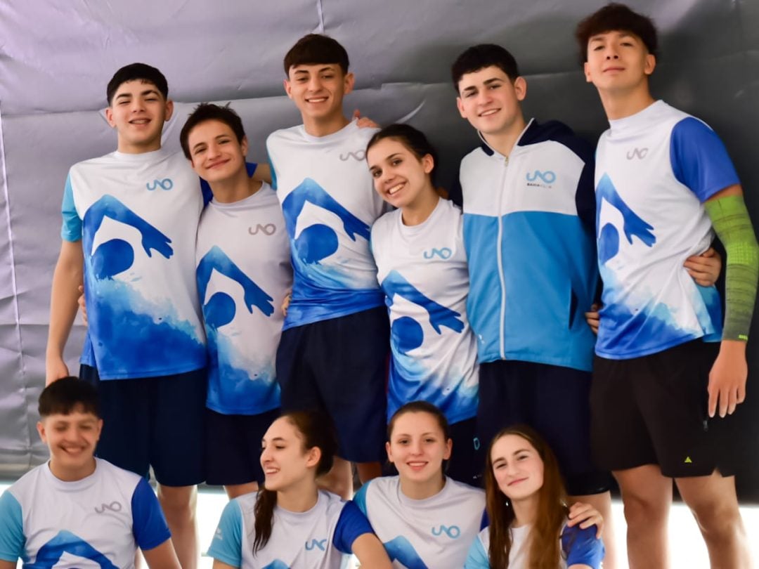 Los nadadores de UNO Bahía Club volvieron con 17 podios del Campeonato Metropolitano de Natación de Invierno