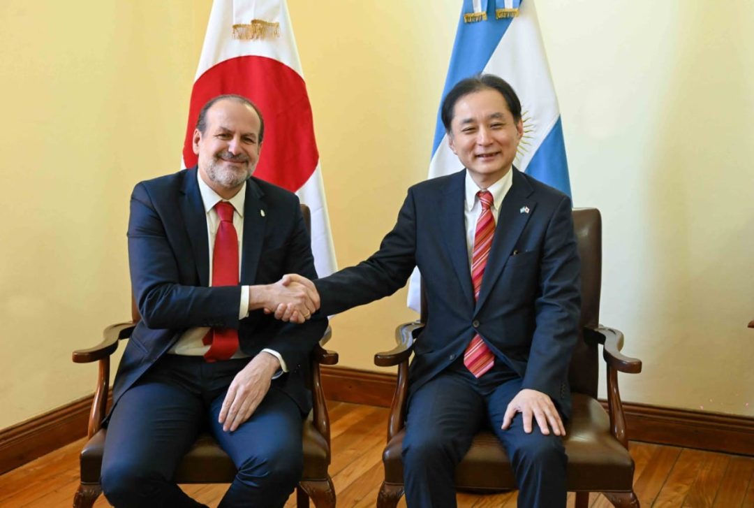 El embajador japonés en Argentina de recorrida en Bahía