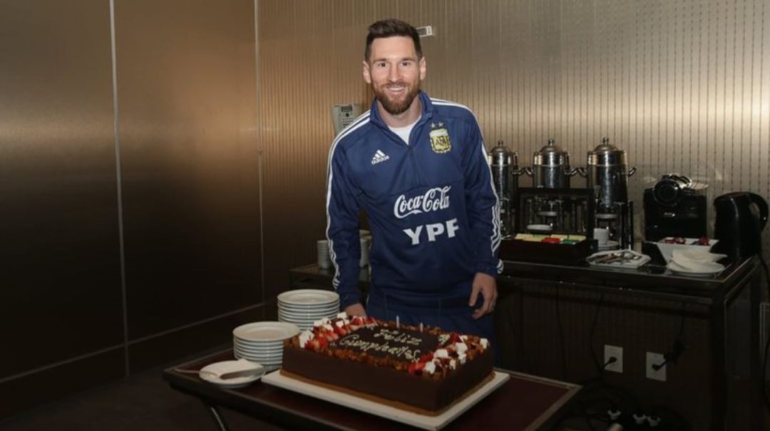 Lionel Messi festeja sus 37 años en la concentración de la Selección argentina con un nuevo sueño por delante