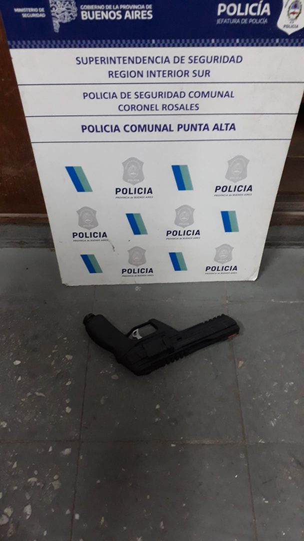 Detenido por amenazar a un menor con una pistola.