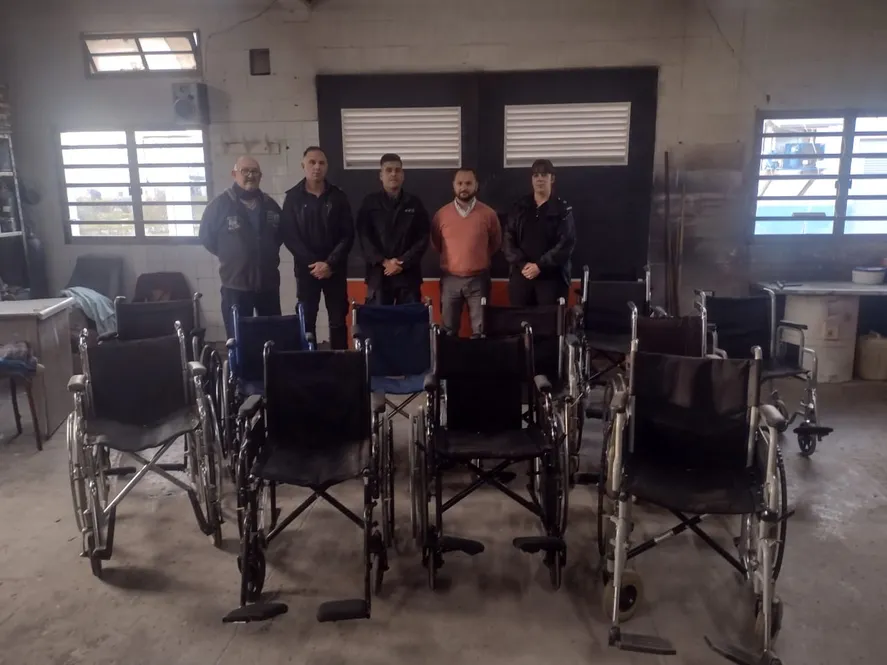 Presos de la cárcel de Saavedra restauraron sillas de ruedas para una sede de PAMI