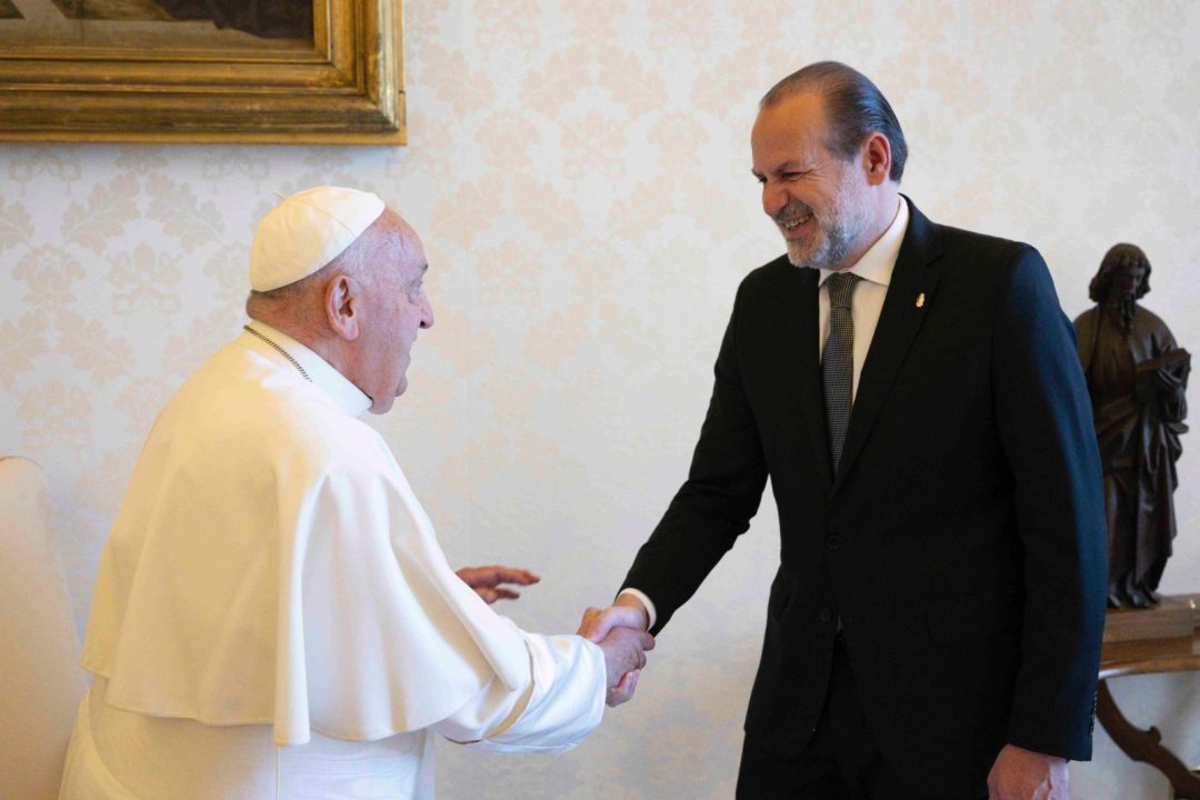 El Papa Francisco recibió en el Vaticano al Intendente Susbielles