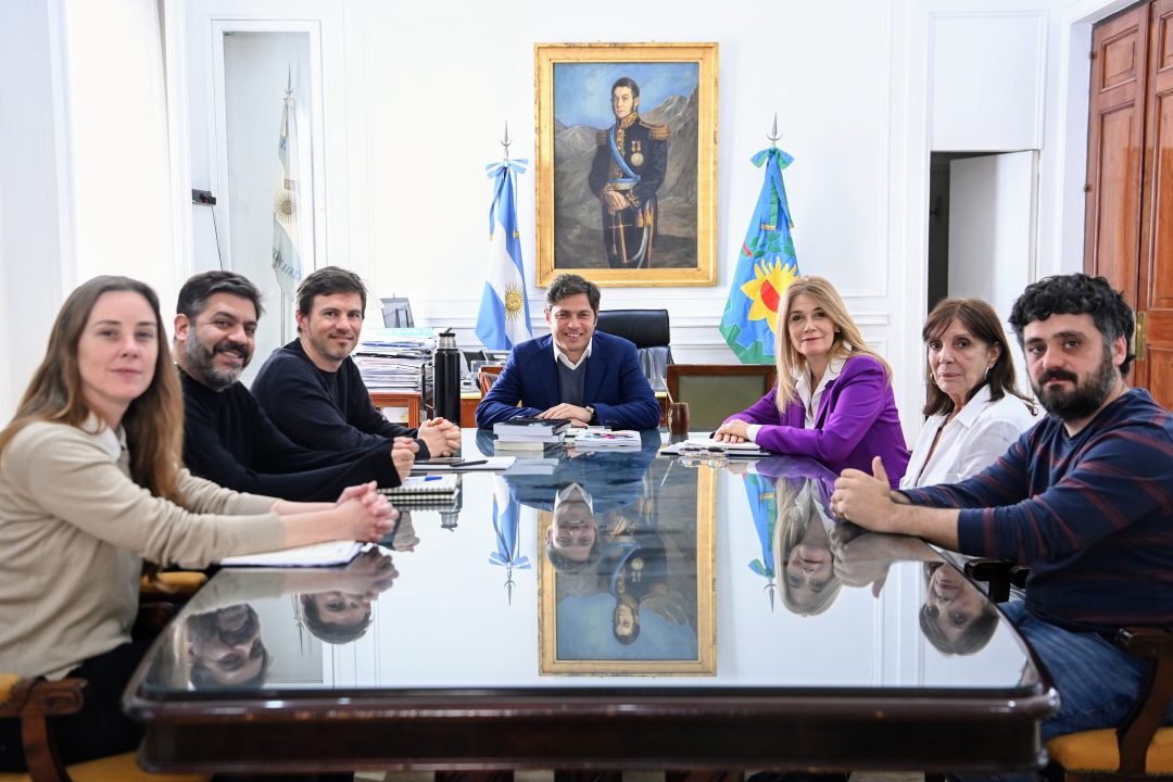 GNL: Kicillof se reunió con los titulares de los bloques legislativos de Unión por la Patria y dijo que espera que YPF envíe más precisiones del proyecto