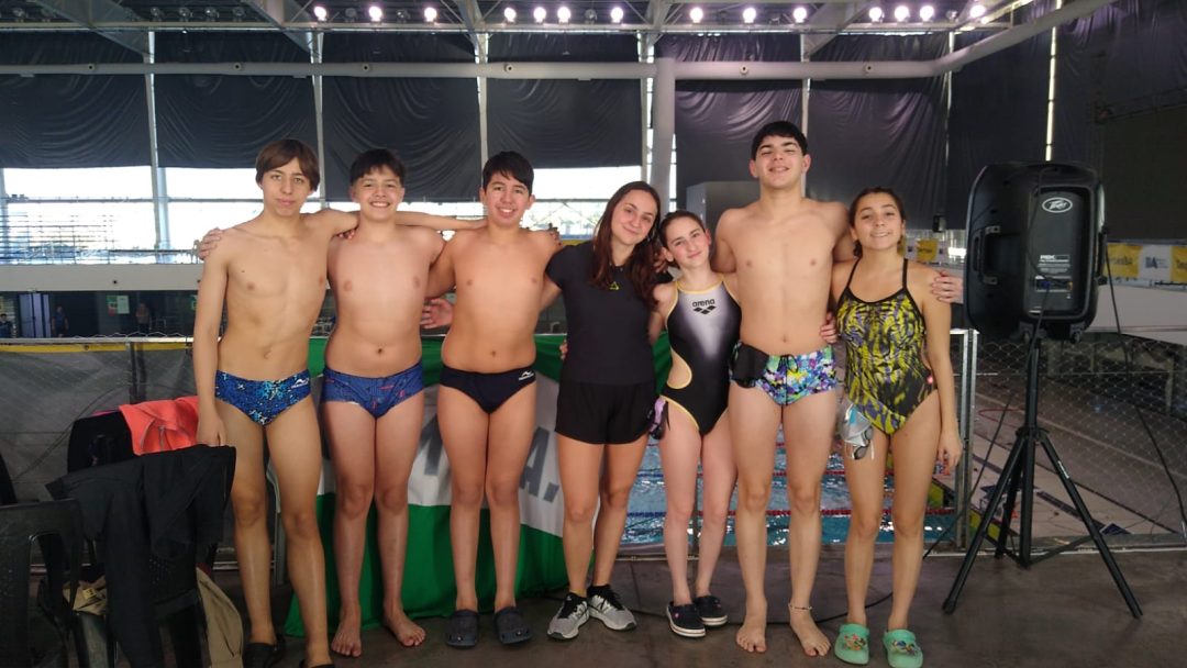 Nadadores de Uno Bahía Club participaron del Campeonato Nacional de Natación de cadetes y regresaron con dos medallas