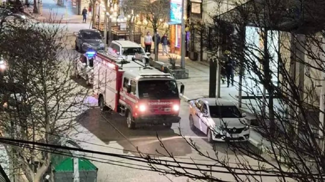 Tragedia en Bariloche: un estudiante murió al caer del sexto piso de un hotel en su viaje de egresado