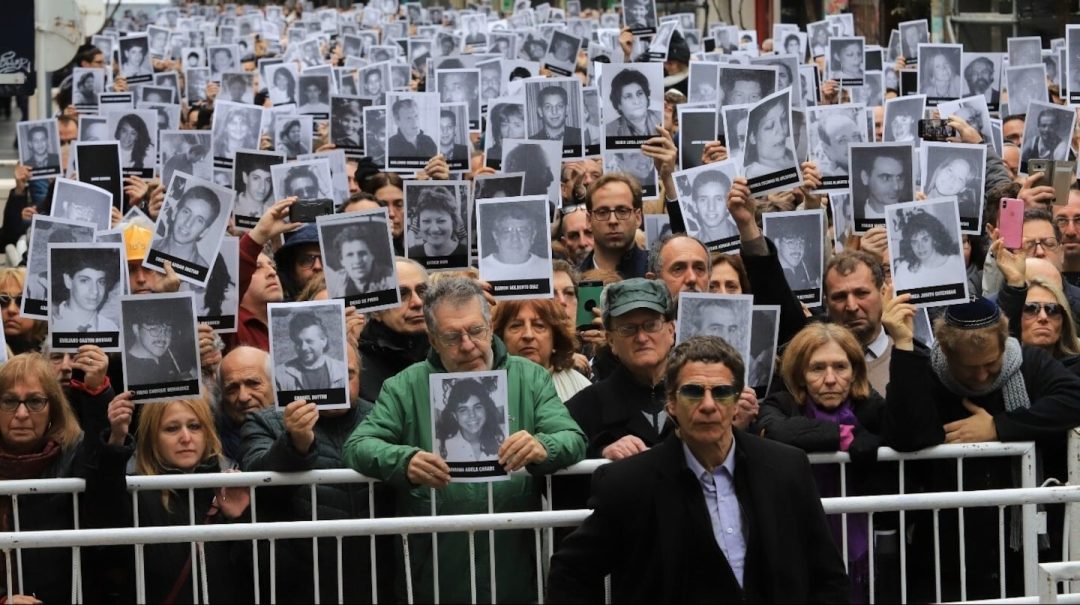 Milei y su gabinete participan del acto por el 30 aniversario del atentado a la AMIA