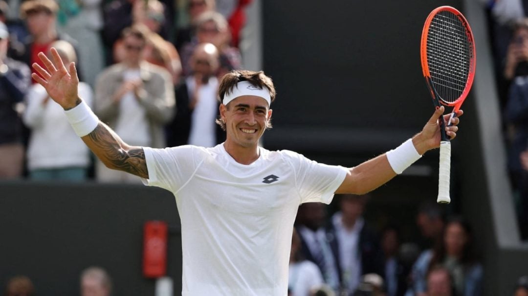 Sorpresa en Wimbledon: el argentino Francisco Comesaña hizo historia y venció al número 6 del mundo