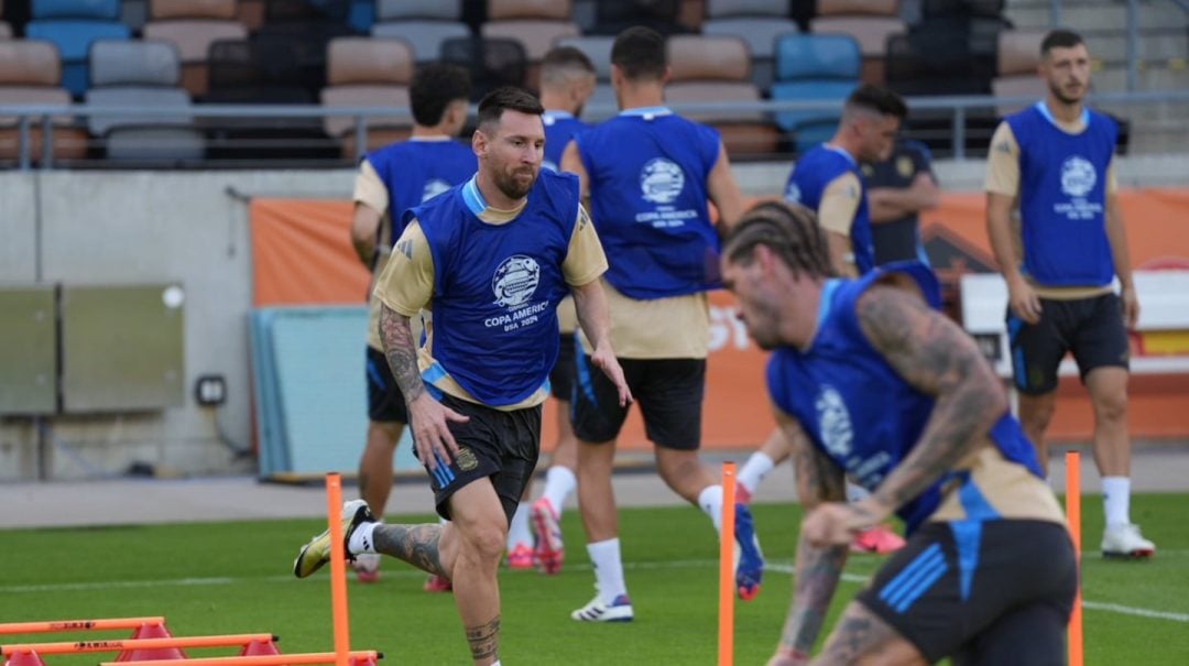 La Selección argentina ultima detalles para enfrentar a Ecuador: Lautaro va de arranque y no descartan a Messi