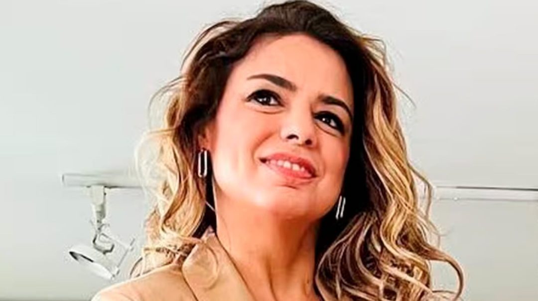 Marina Calabró impactó con un radical cambio de look: cabello rubio y con rulos