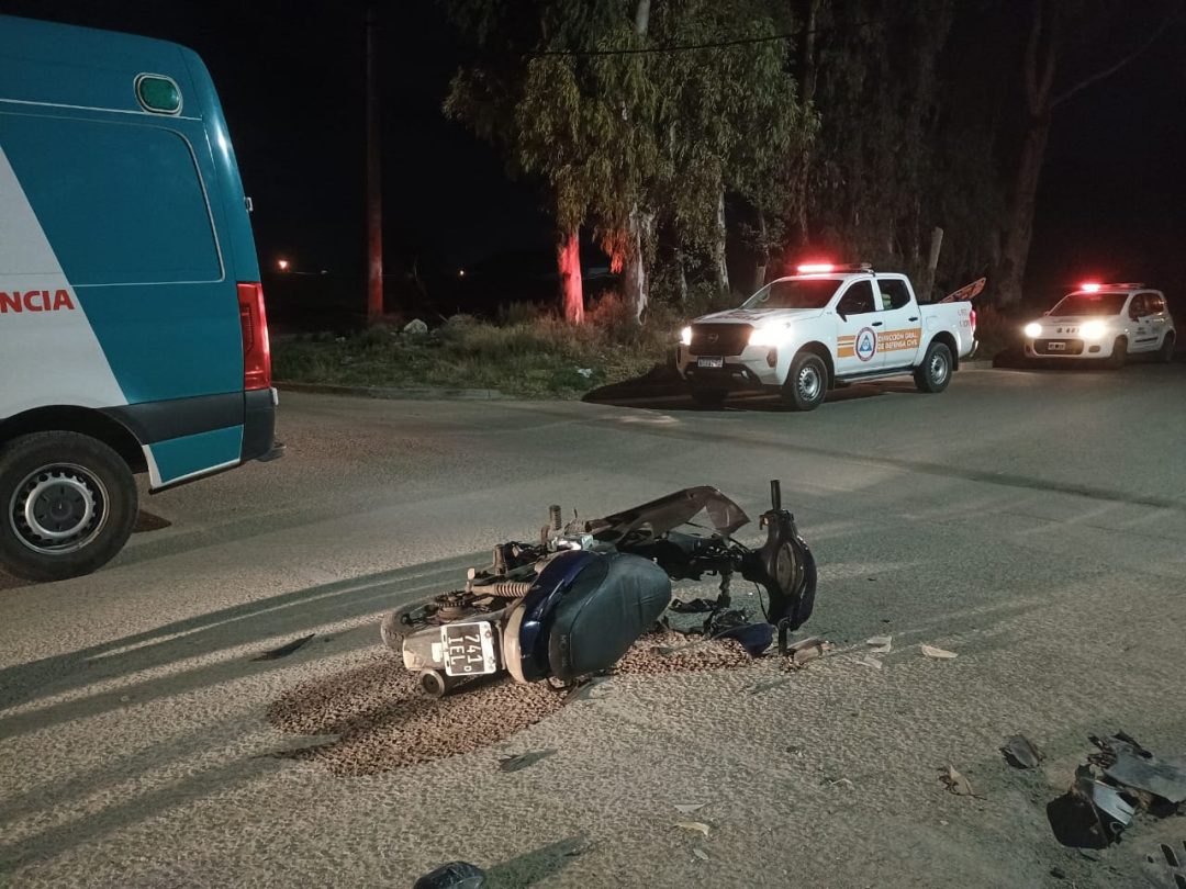 Un motociclista herido tras ser impactado por una camioneta