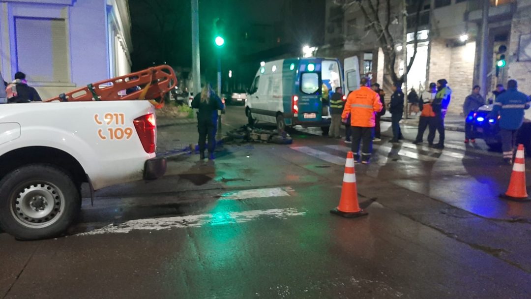 Es muy grave el estado de salud de la motociclista accidentada en 25 de Mayo y Chiclana