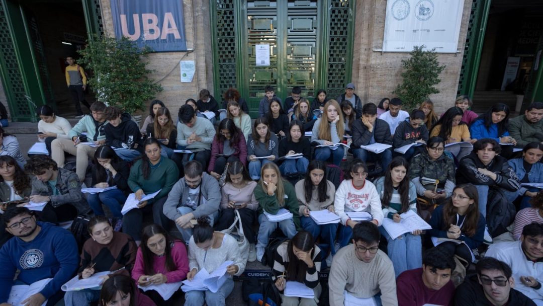 Los docentes de las universidades públicas empiezan hoy un paro por 48 horas en reclamo de una suba salarial