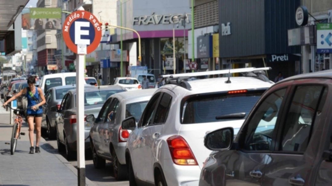 Proponen reducir espacios y aumentar rotación vehicular en estacionamiento medido y pago