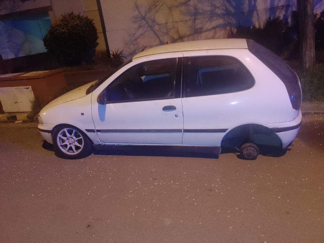 Un hombre fue detenido tras robar la rueda de un automóvil en vía pública