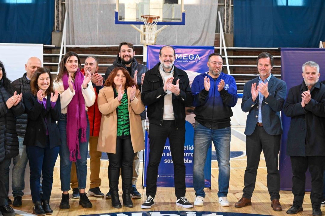 Clubes de pie: el intendente encabezó la inauguración de obras en Whitense