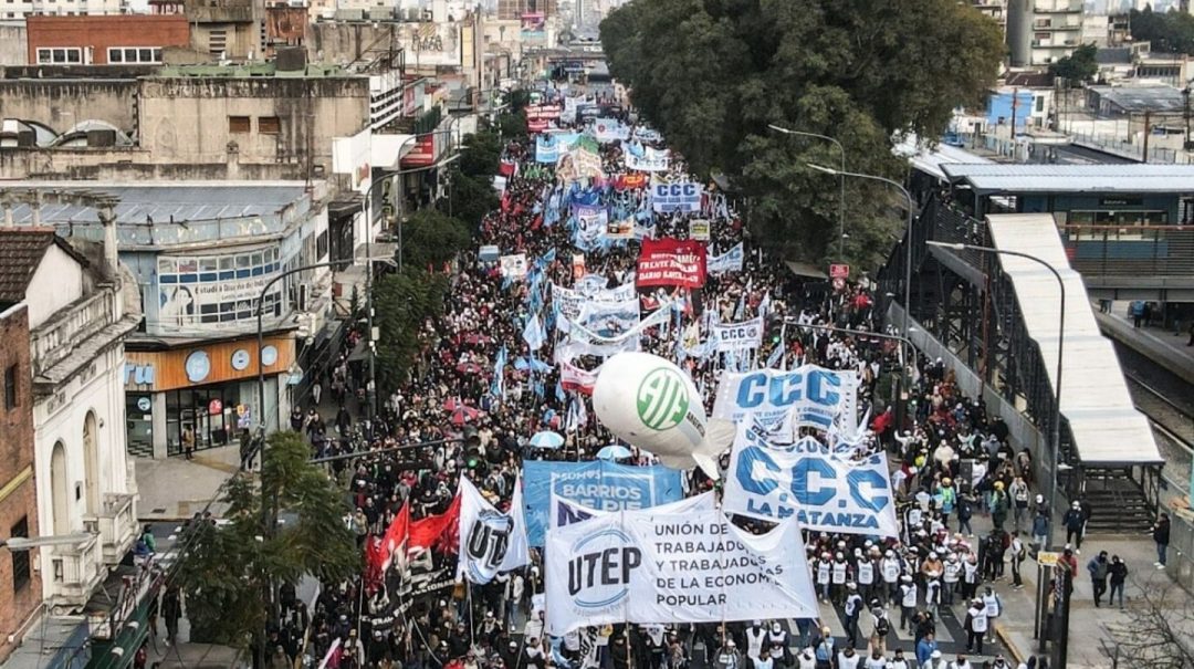 En pleno avance de la causa por el fraude con los planes sociales, piqueteros y sindicalistas salen a la calle