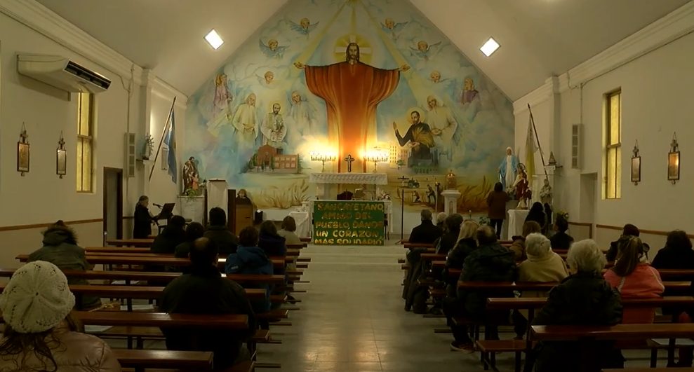 Día de San Cayetano: los bahienses se acercaron a la capilla para agradecer