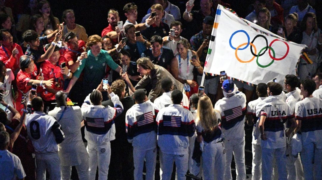 París se despidió de los Juegos Olímpicos con una impresionante ceremonia en el corazón de la ciudad