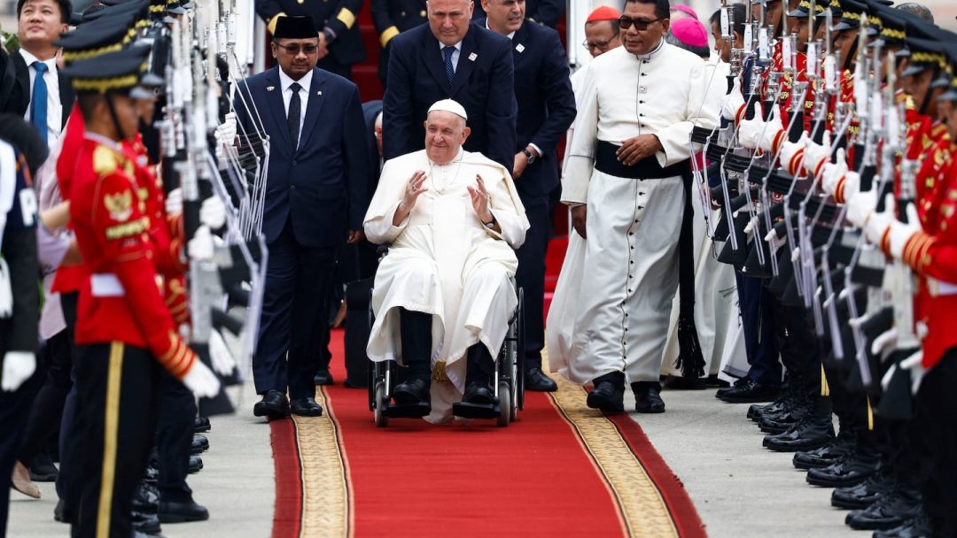 Gira por Asia y Oceanía: el papa Francisco llegó a Indonesia, el país con más musulmanes del mundo