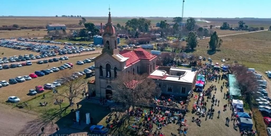 Cabalgata solidaria para la restauración de la iglesia de López Lecube