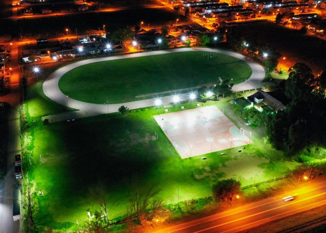 Iluminaron el Polideportivo Municipal Río Dulce