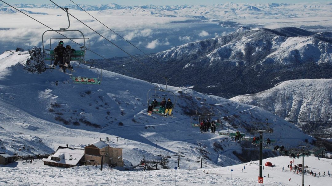 Grave accidente en el Cerro Catedral: una adolescente se cayó en una de las pistas de esquí y quedó internada