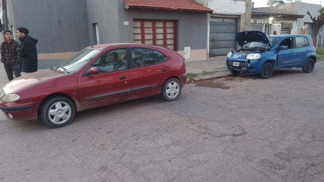 Manejaba alcoholizado y chocó contra un vehículo estacionado