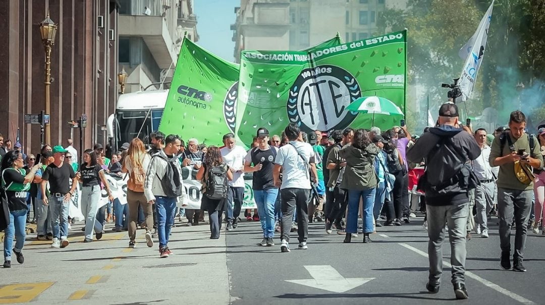 En la previa al paro de transportes, estatales, trabajadores de la AFIP y metrodelegados encabezan hoy una jornada de protestas