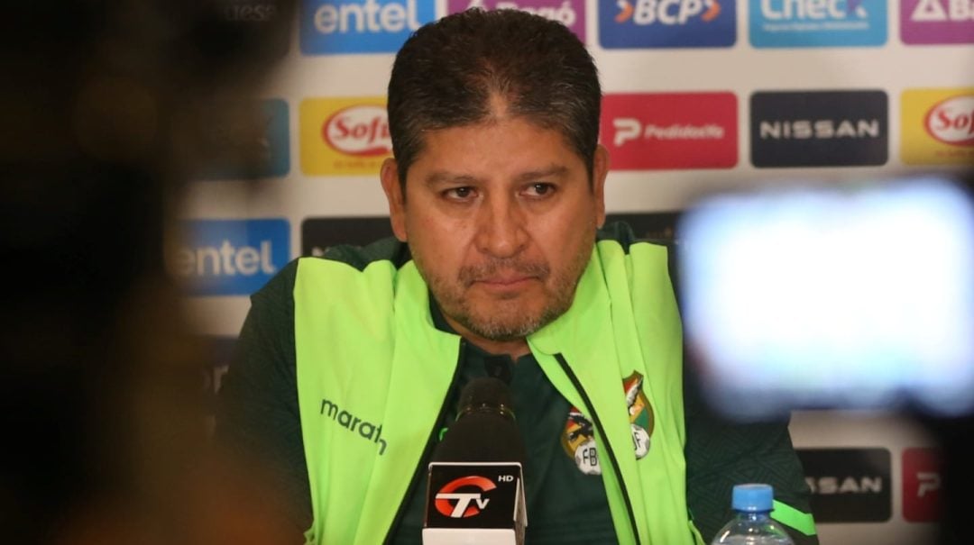 El DT de Bolivia explicó por qué no funcionó su plan para marcar a Lionel Messi