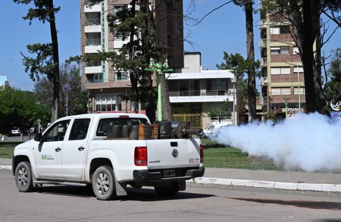 Trabajos de fumigación en varios sectores