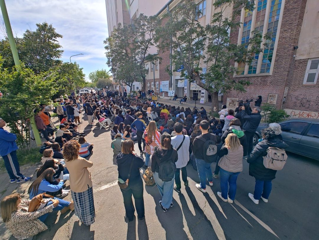 Tras el veto, los gremios universitarios van a un paro total este jueves