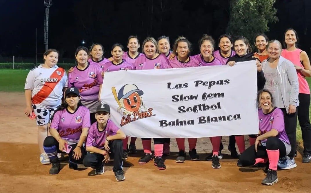 El sóftbol femenino concientizando sobre el cáncer de mama en el “Encuentro Rosa”