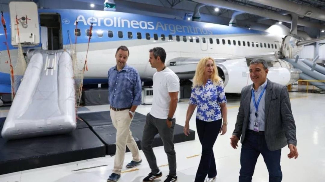 En medio de la tensión con los gremios, el Gobierno declaró a Aerolíneas Argentinas “sujeta a privatización”