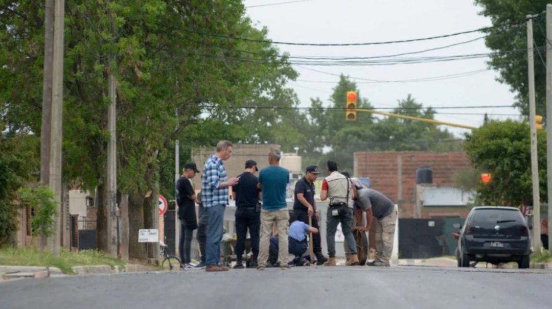 Tragedia en La Pampa: un operario se cayó en una cloaca, un compañero intentó salvarlo y murieron los dos