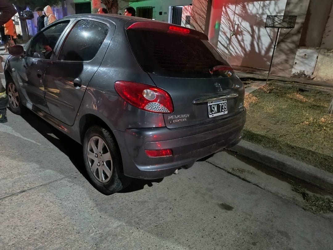 White: motociclista borracho se chocó un auto estacionado