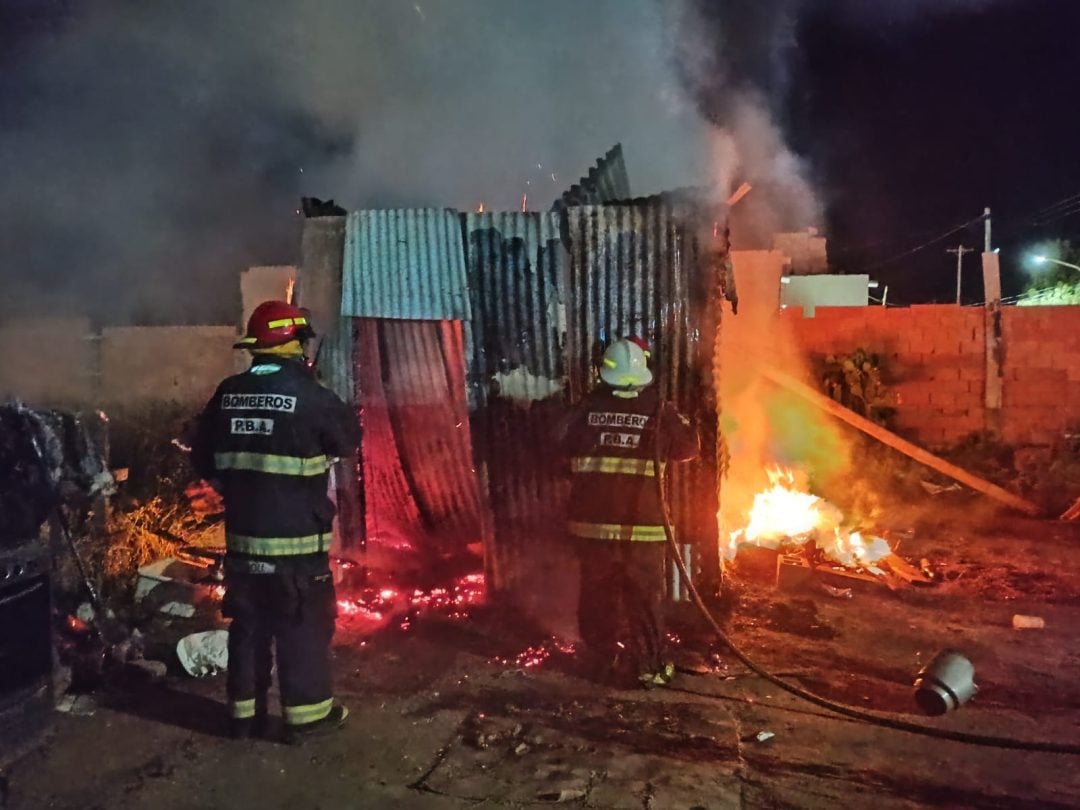 Un incendio provocó pérdidas totales en una precaria vivienda