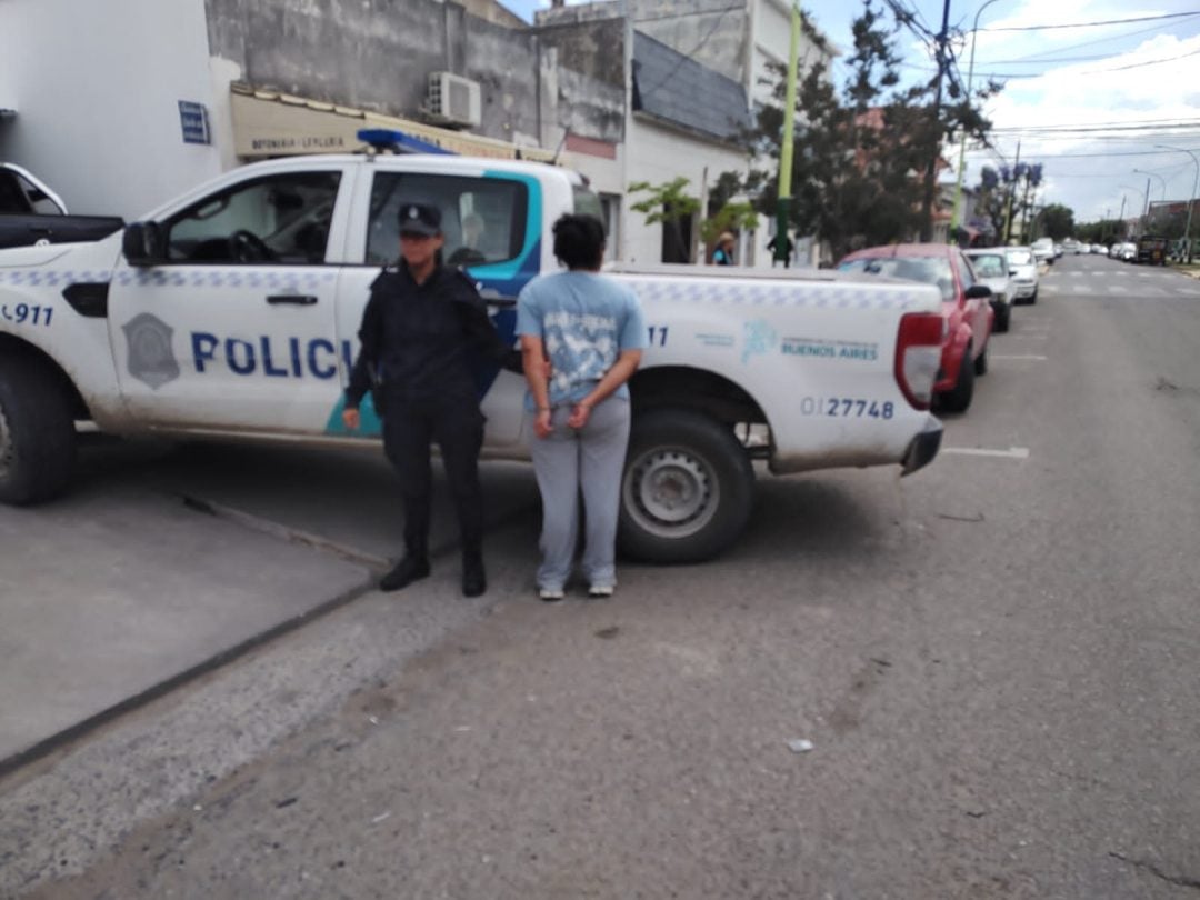 Por no tener un carro que traslade encomienda, una mujer golpeo a una empleada de la terminal de ómnibus