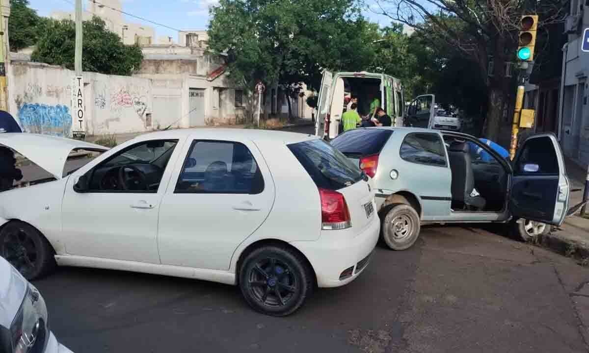 Fuerte choque entre dos autos: uno de los conductores manejaba alcoholizado