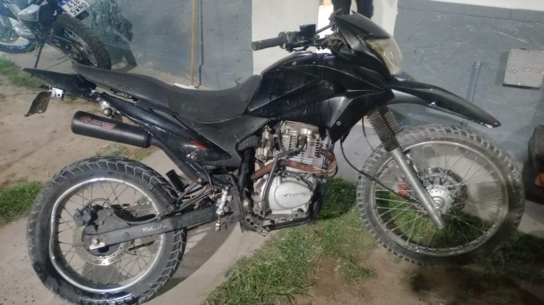 Un motociclista sufrió una fractura tras un choque y fue trasladado al Hospital Municipal