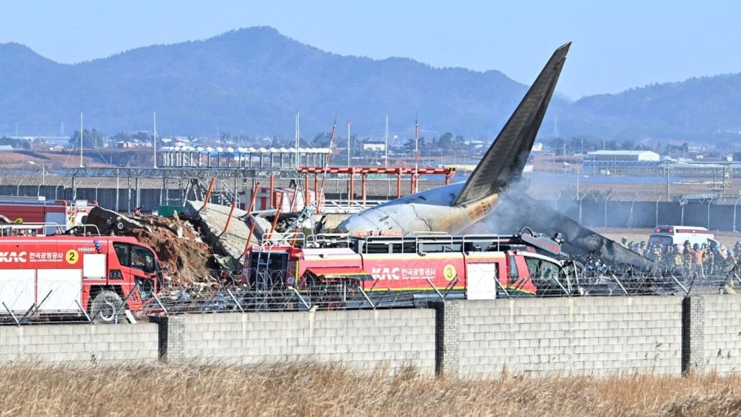 Un avión se estrelló al aterrizar en un aeropuerto en Corea del Sur: murieron 179 personas